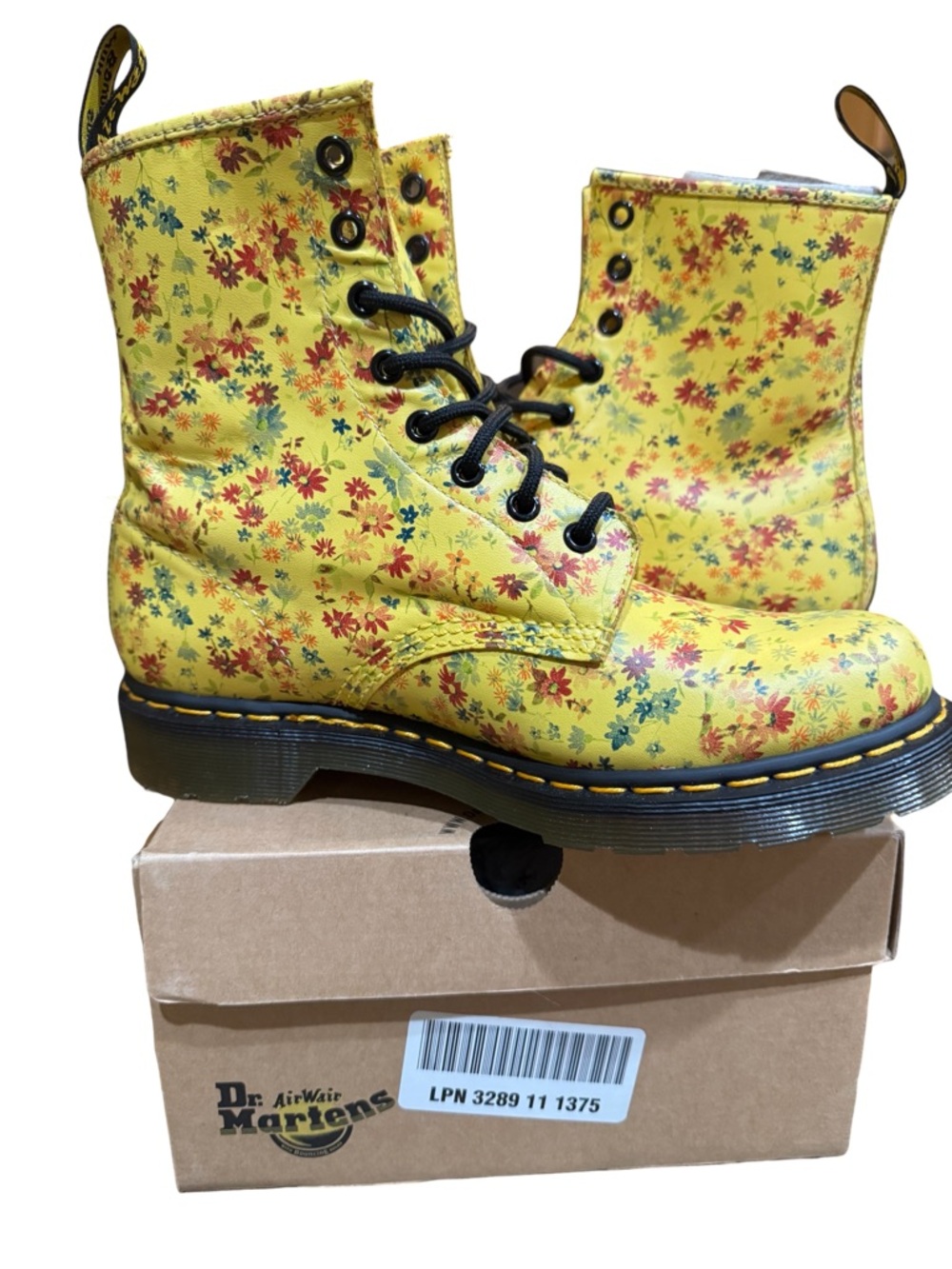 Dr. Martens RARE NIB 1460 Sun Yellow Little Flowers Floral Boots Women's size 9 - Picture 3 of 16